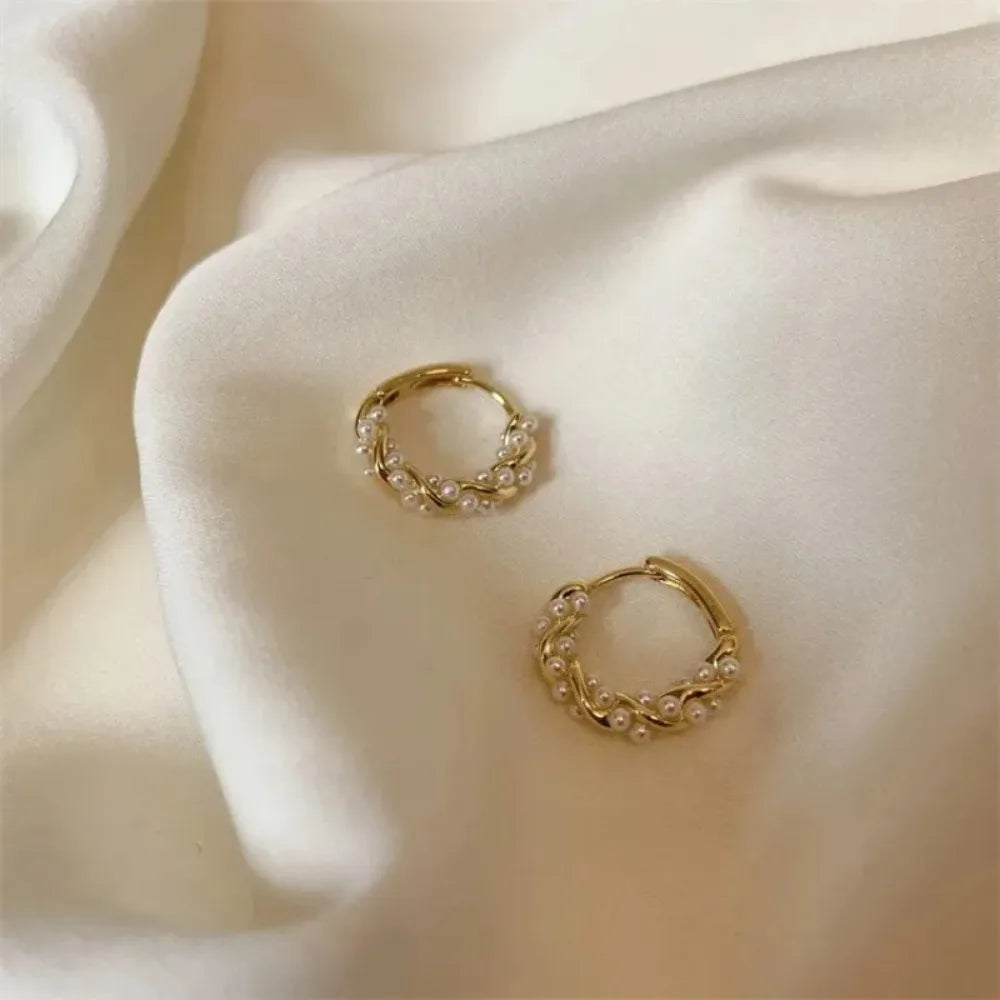 Trendy Simple Pearl Curved Shape Earrings Women'S Geometric Hoop Earrings Temperament Fine Earrings Fashion Jewelry